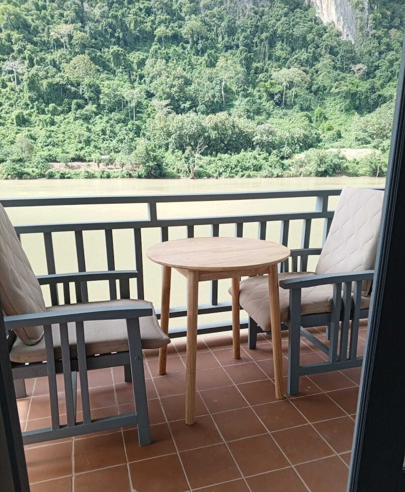 Dokchampa River View Villa