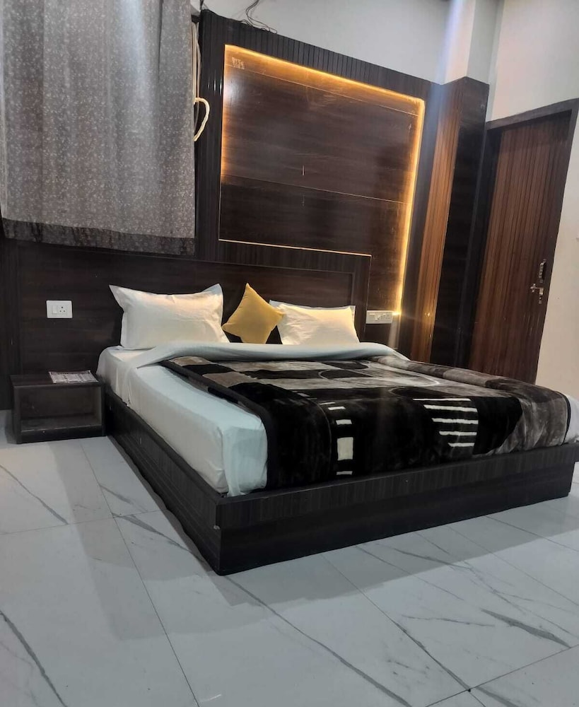 Shri Mohini Kunj Hotel Vrindavan