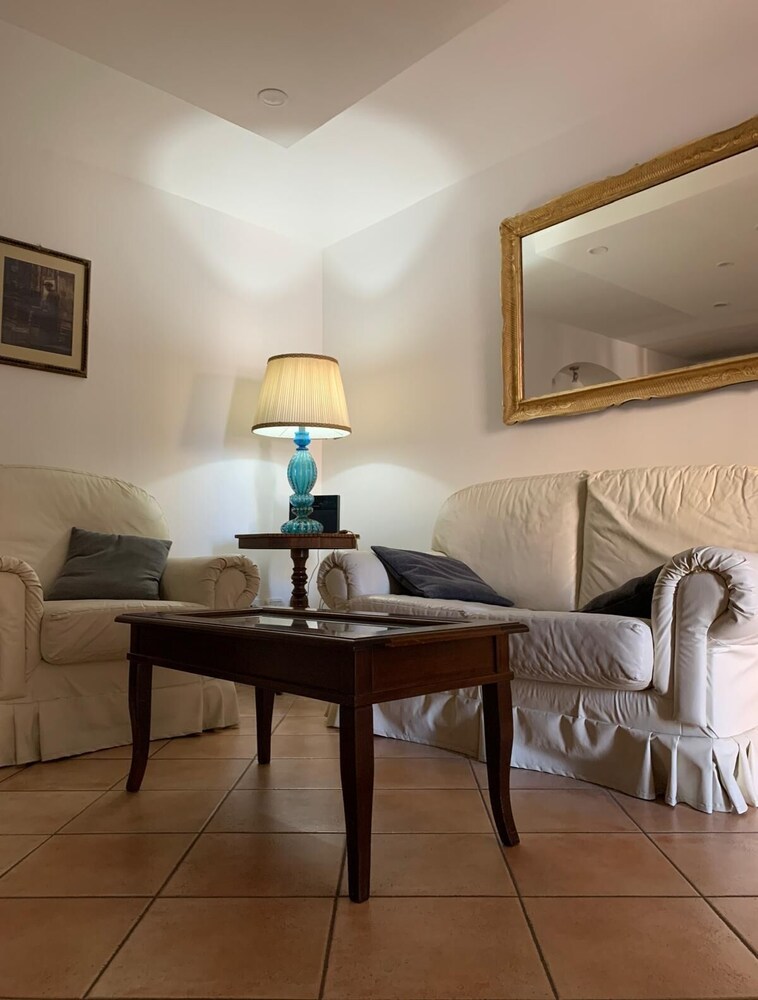 Annygiò House - De Vivo Realty
