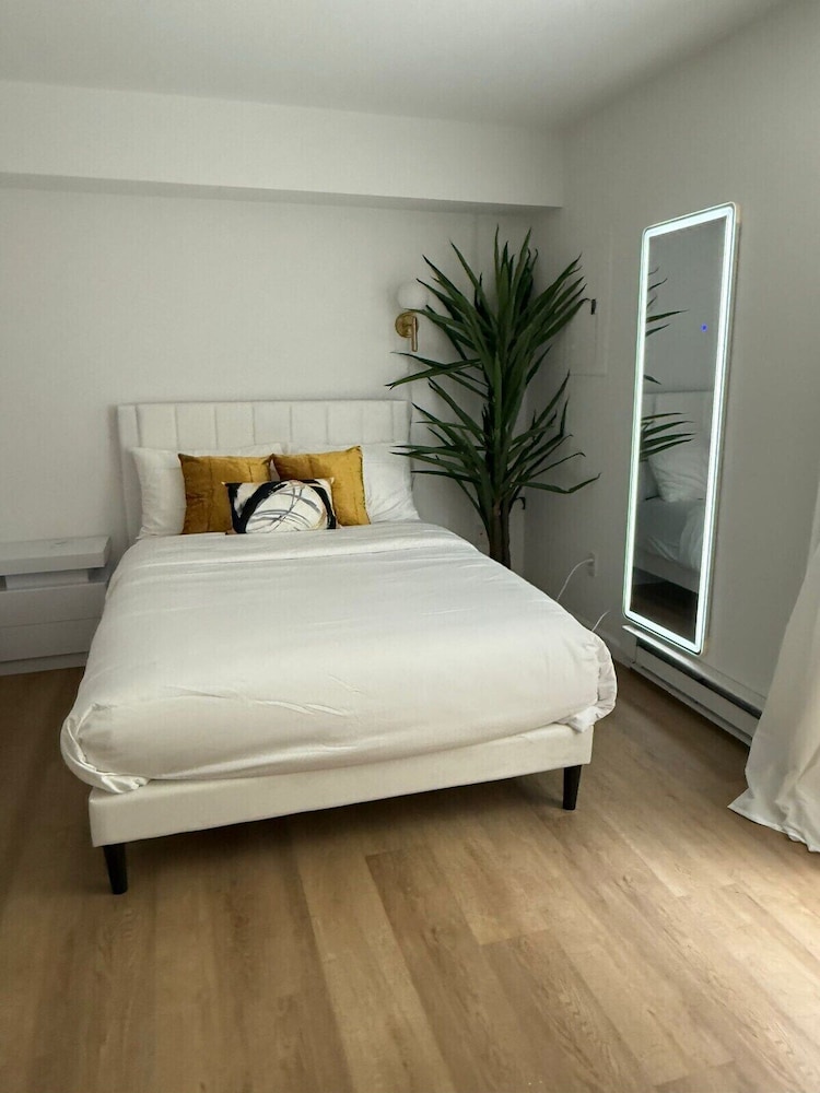 Elegant Hideaway with Free Parking