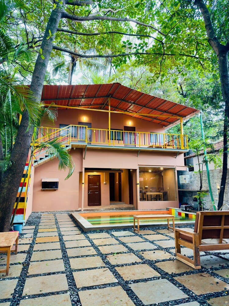Lost Paradise A Social Hostel