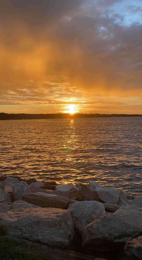 Solomons Island 6BR Family Getaway