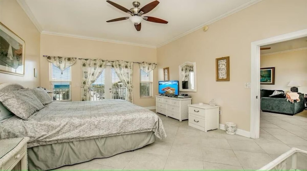 Pavilion Palms 205b