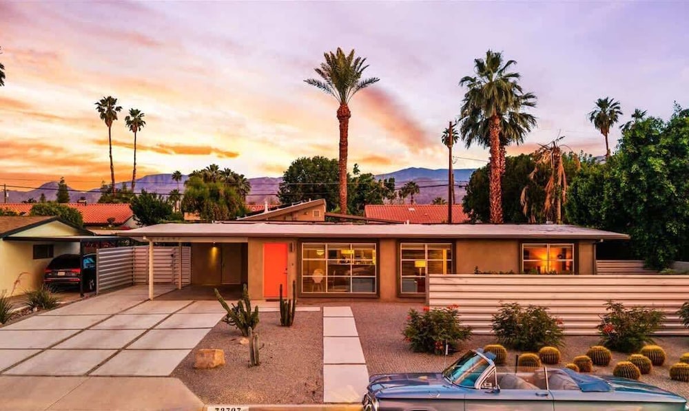 Modern Paradise at Sonora