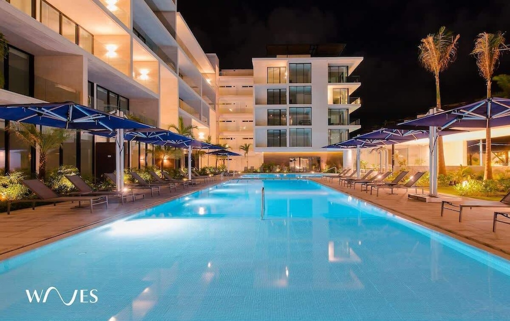 2 Br. Steps Away From the Beach Heated Pool