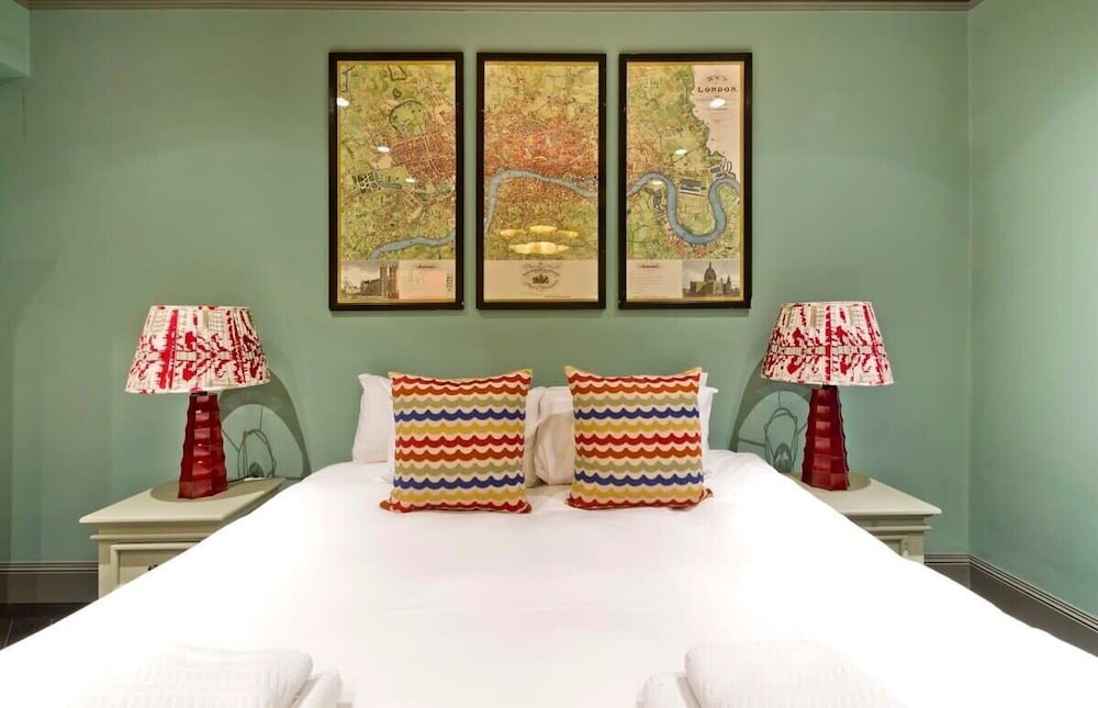 Colourful 3 Bed Kensington Garden Flat