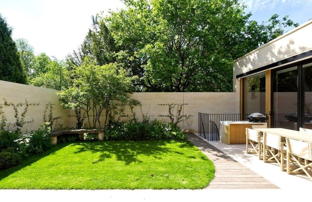 5 Bed House w/ Indoor Pool, Sauna & Private Garden - Fulham