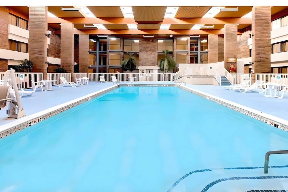 MainStay Suites Lansing West