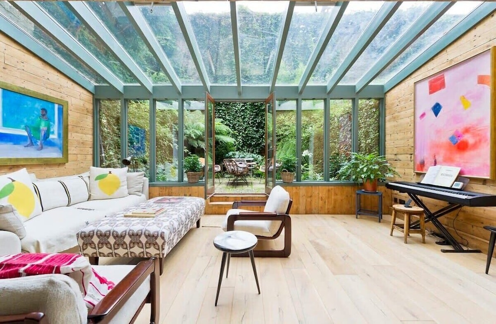 Gorgeous & Grand 5 Bed House, Holland Park