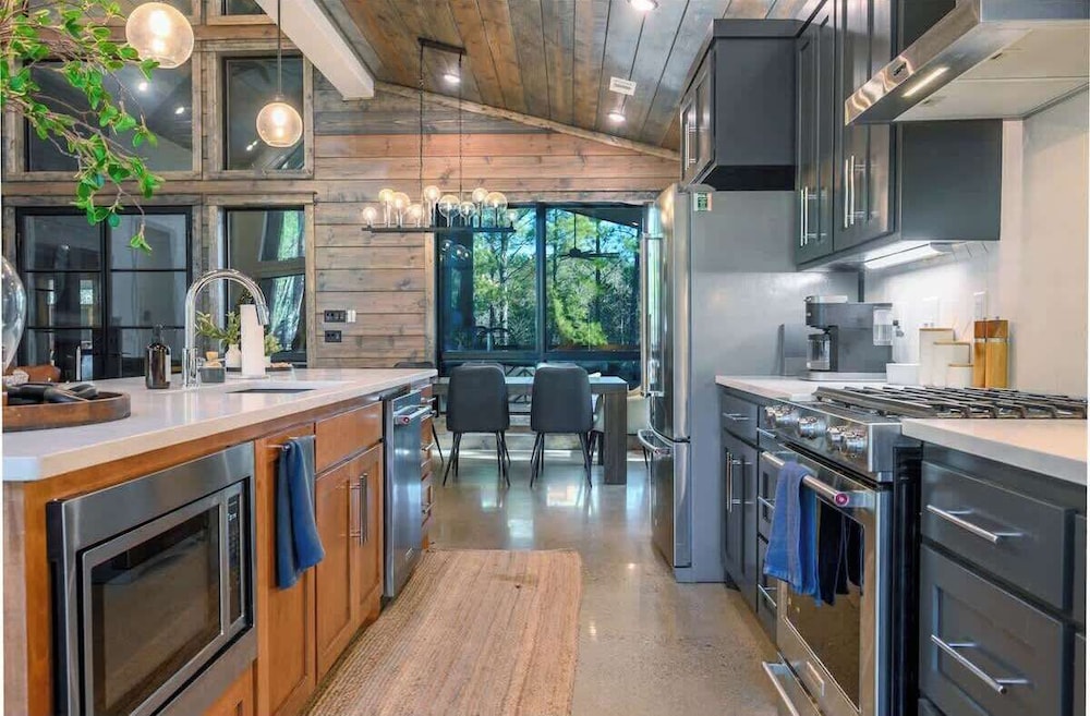 CABIN - Near BLACK MOUNTAIn