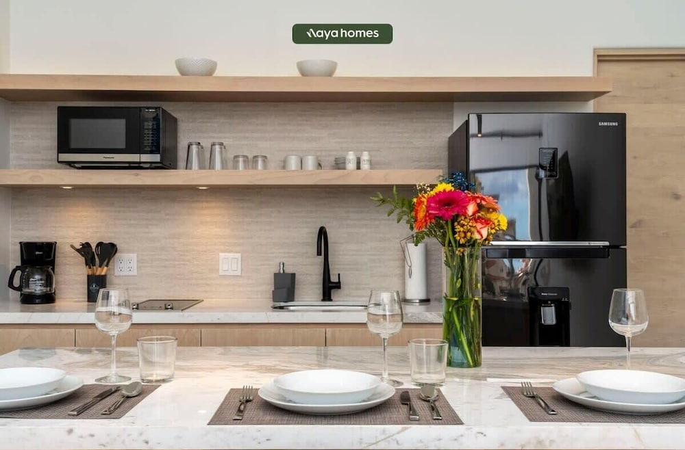 New 1BR Condo Near Marina - Downtown - Pool - King