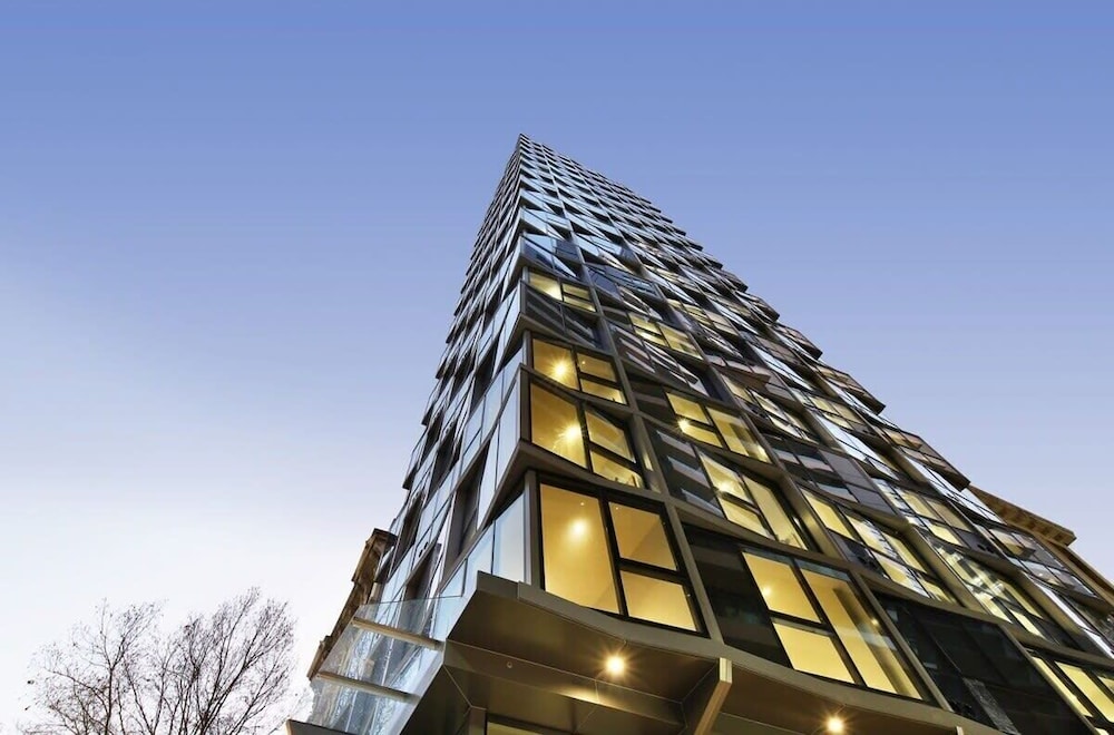 A Cozy & Comfy 2BR Apt Near Crown & Southern Cross