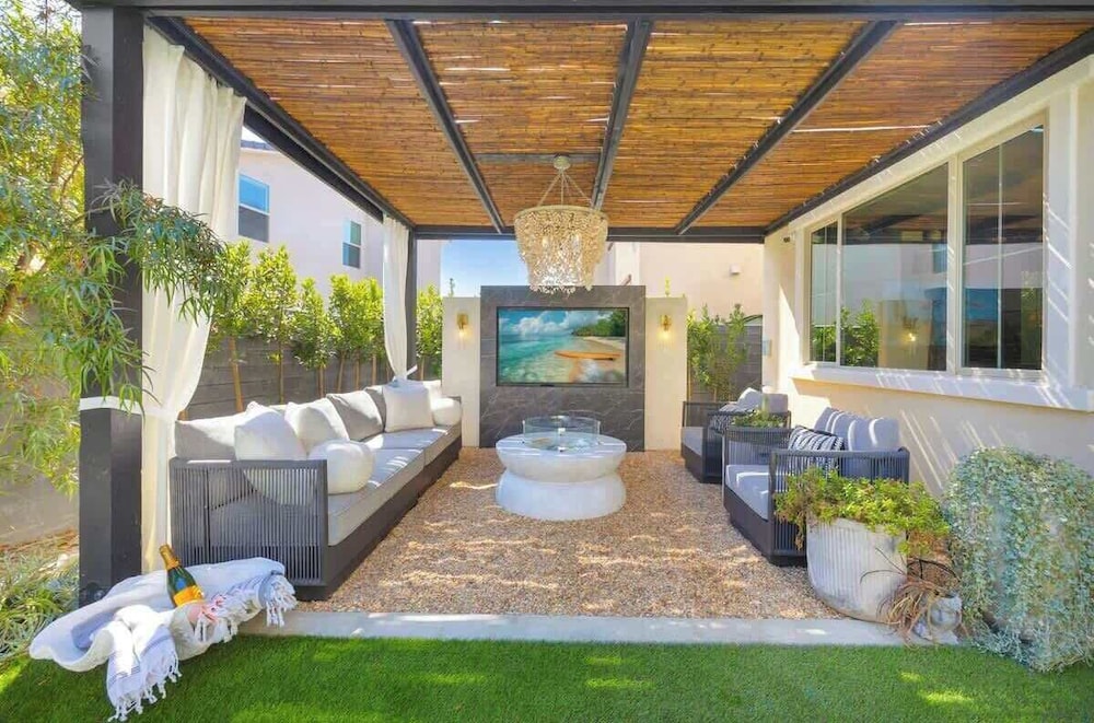 @marbella Lane - Stylish Dream Home in RMV w/ Pool