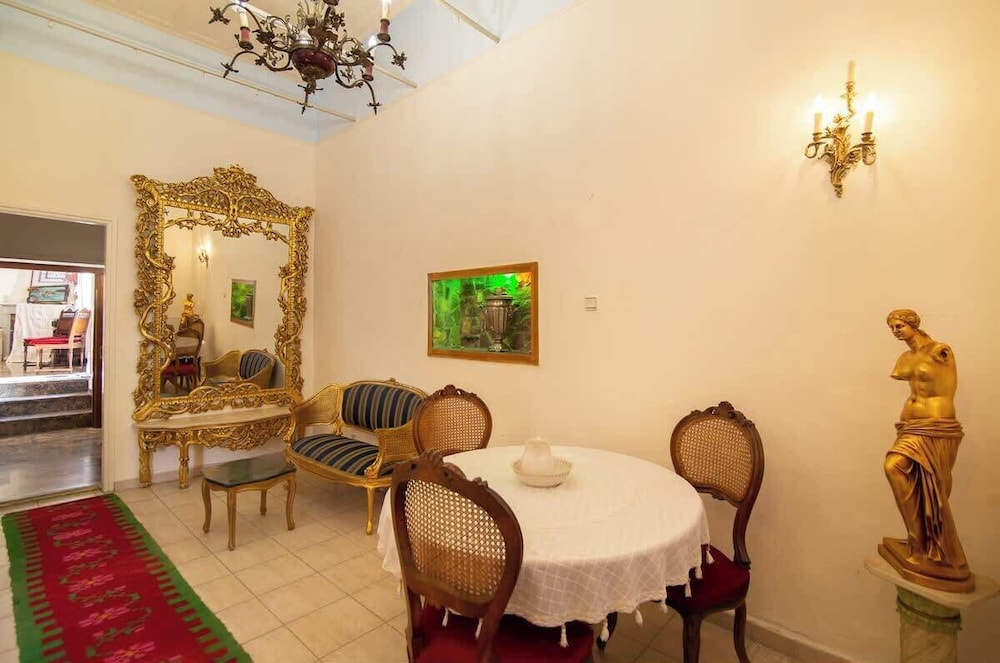 Mikos - Mansion in the City Center