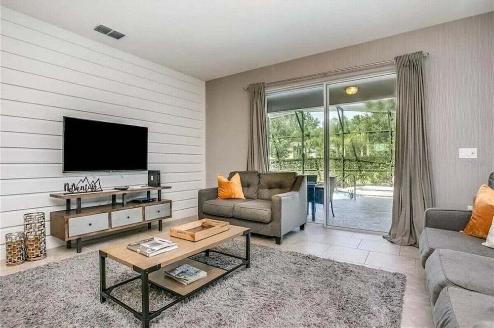 Solterra Swanky
