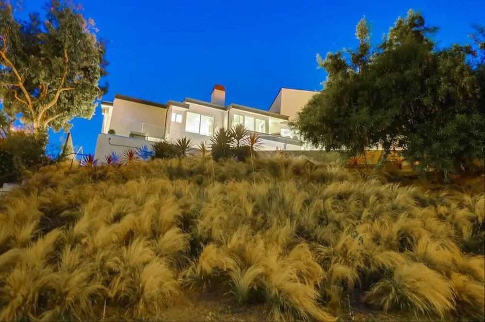 Troy Dr - Sleek & Modern Hollywood Hills Home With Stunning Views