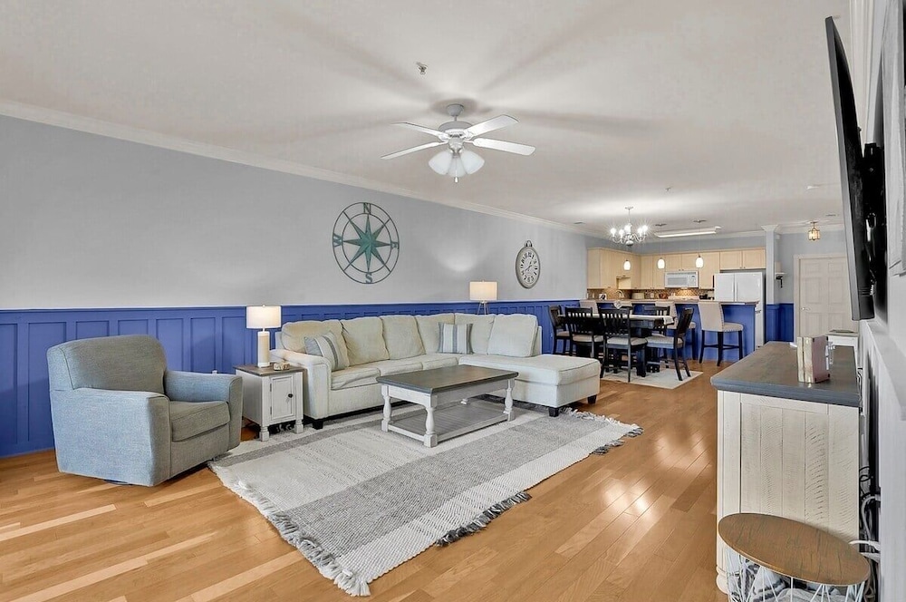 Magnolia Pointe Luster Leaf 4875-304 3 Bedroom Condo
