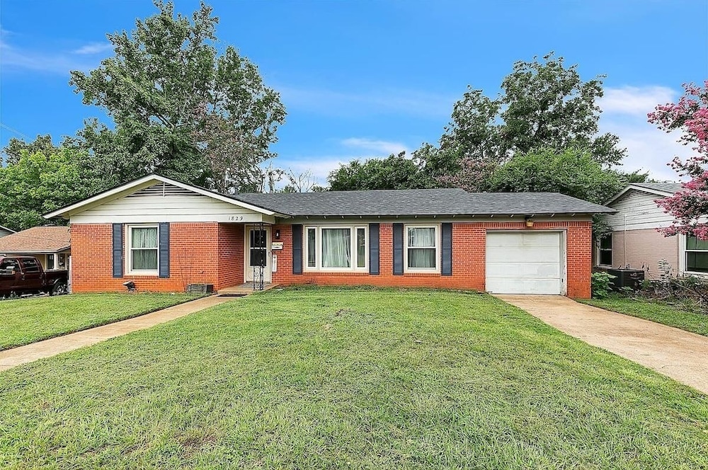 Cozy Family Retreat With Spacious Yard 2 Bedroom Home by RedAwning view 4