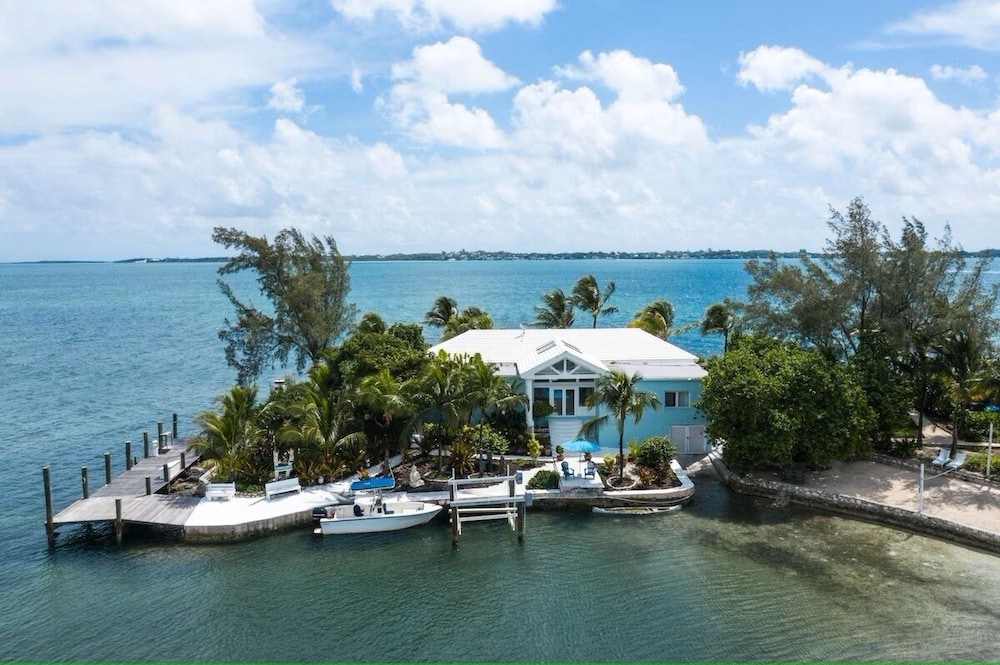 Middle Cay Estate 7 Bedroom Estate