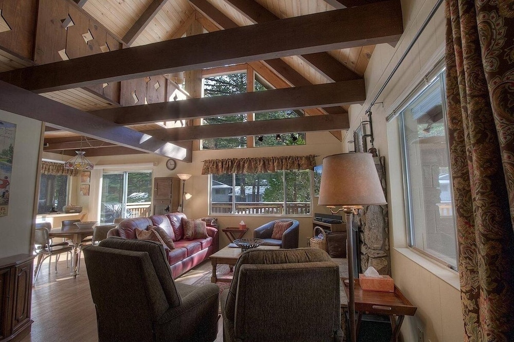 Lake Tahoe Vacations - Coyote Den 3 Bedroom Home by RedAwning - Property Image 1