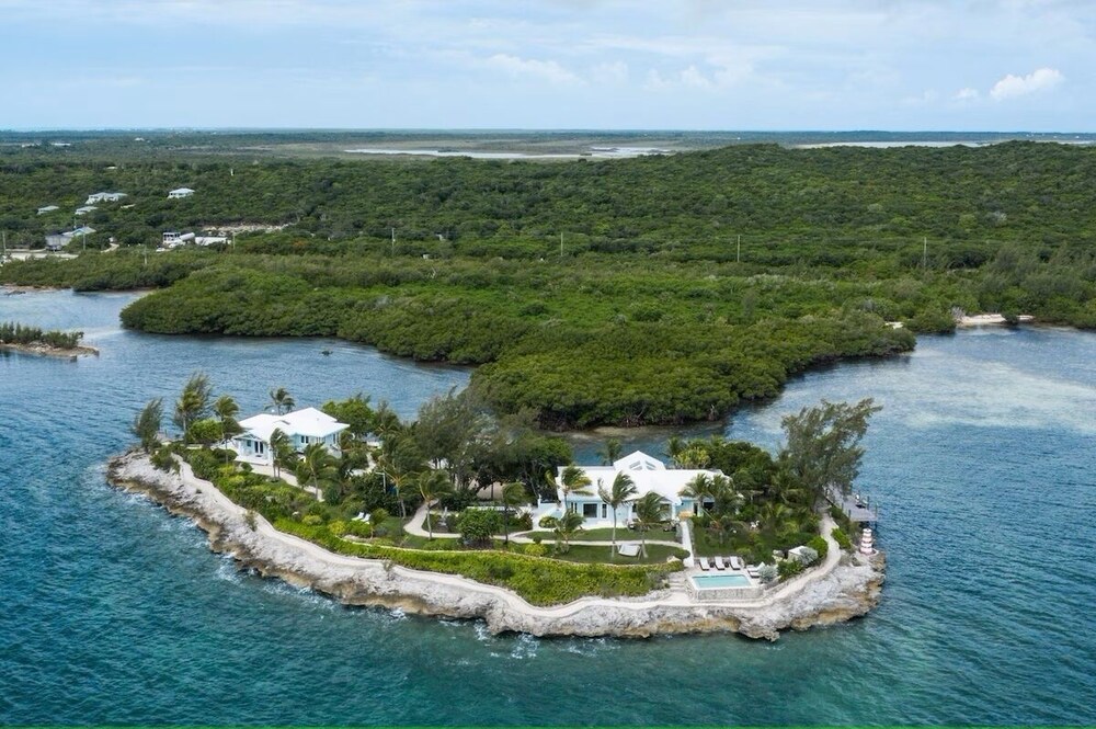 Middle Cay Estate 7 Bedroom Estate