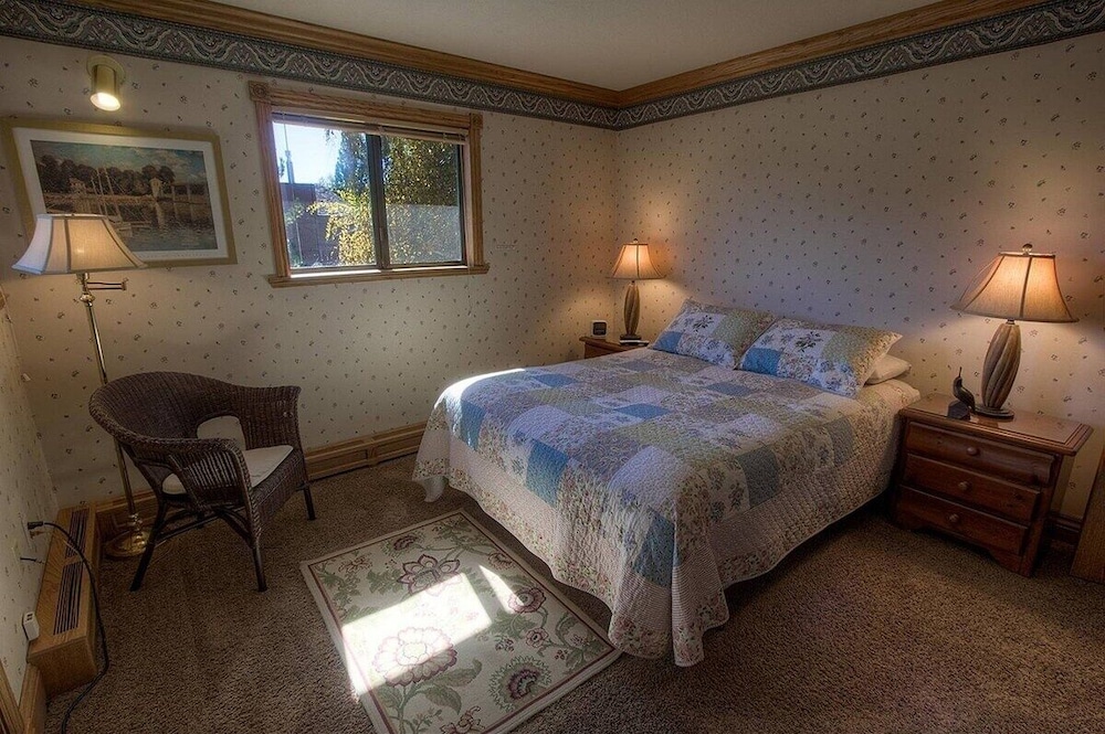 Tkh1226 - Emerald Lodge 6 Bedroom Home