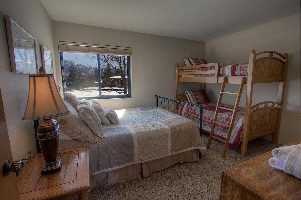 Lake Tahoe Vacations - Hawks View 3 Bedroom Home by RedAwning - Property Image 23