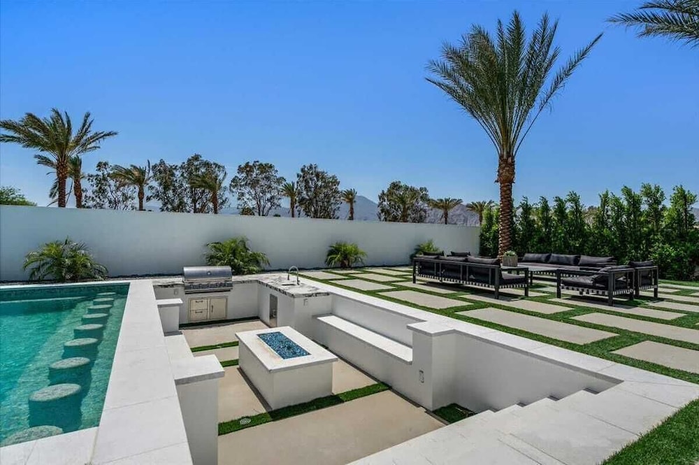 Sleeps 23 Luxury Villa w/ Pool, Hot Tub & Pickleball Court Bravo Villa 10