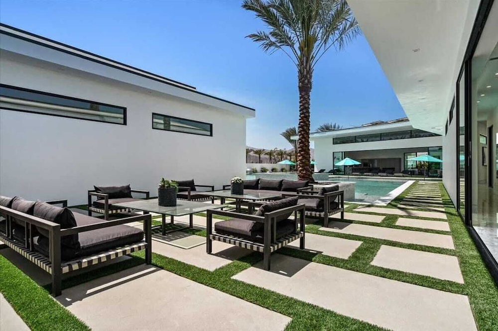 Sleeps 23 Luxury Villa w/ Pool, Hot Tub & Pickleball Court Bravo Villa 10