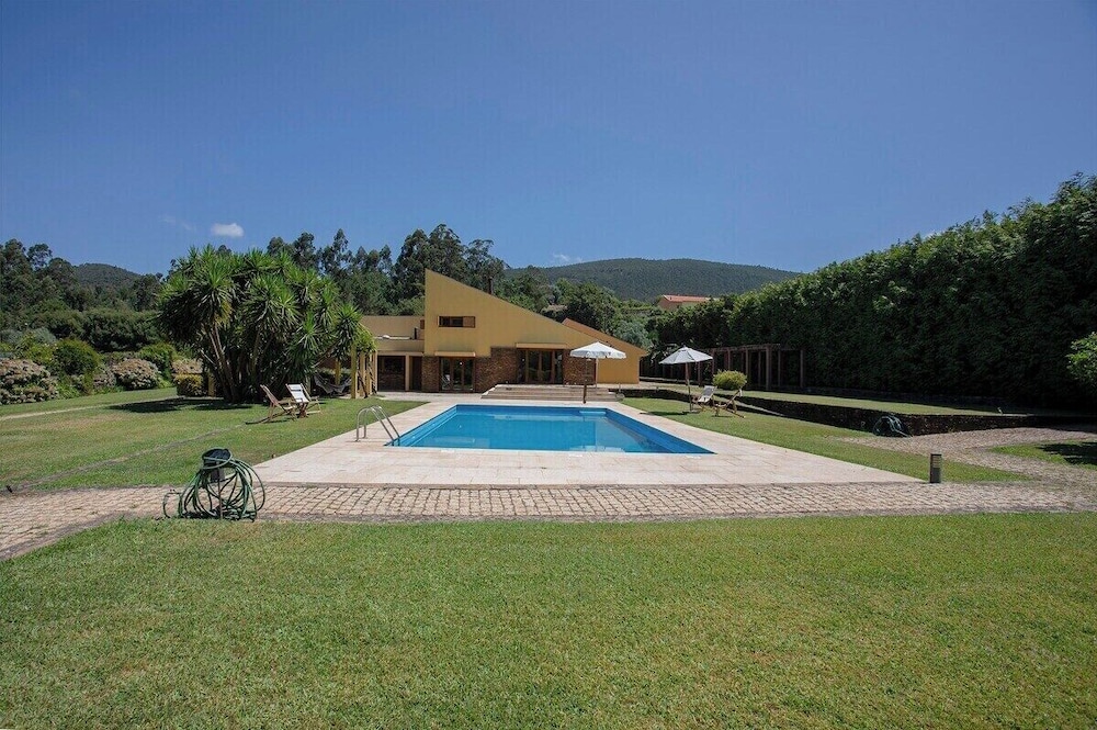 Liiiving in Caminha Countryside Pool House