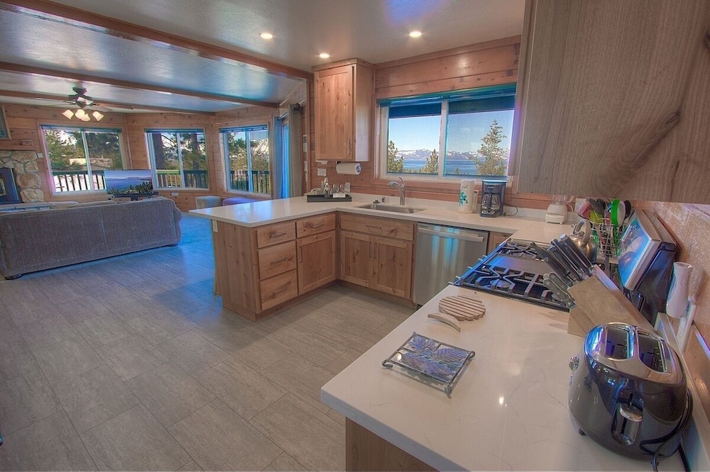 Hch1475 - Heavenly Lake View Retreat 5 Bedroom Home