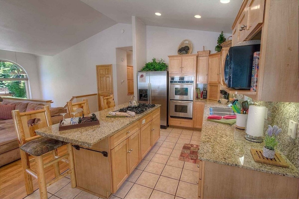 Pine Mountain Paradise 3 Bedroom Home by RedAwning view 5