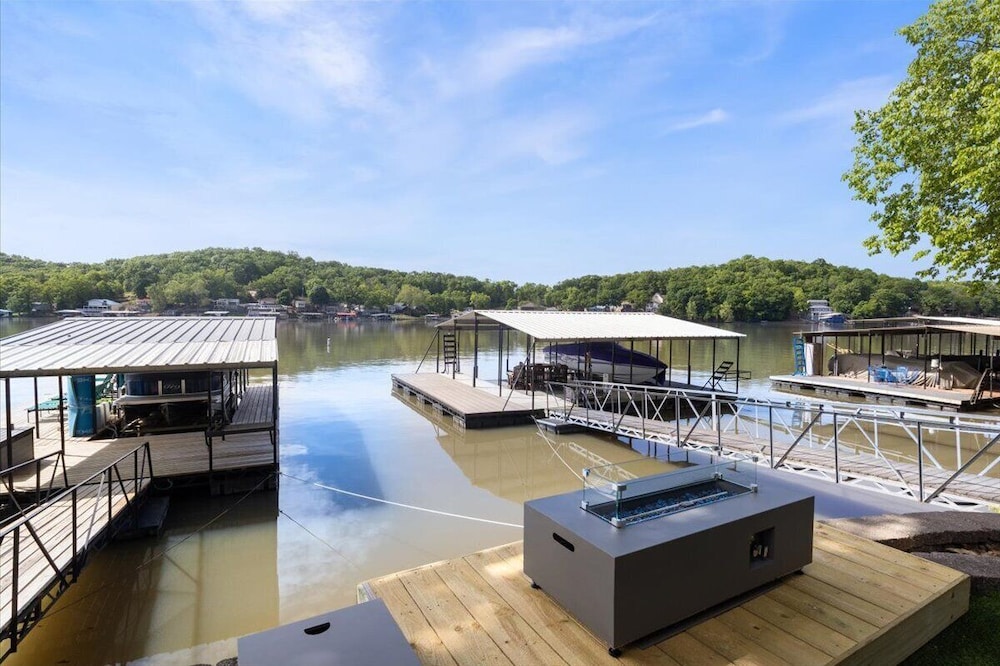 Private Dock, Bunkhouse, Firepit & Kayaks at Mm45