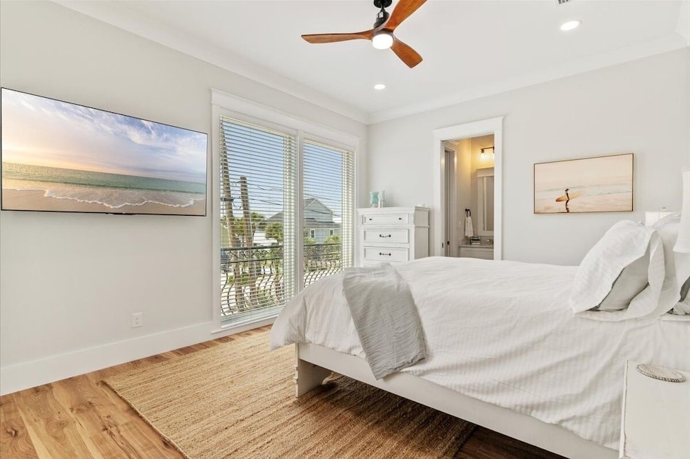 Salty Sue 6 Bedroom Home