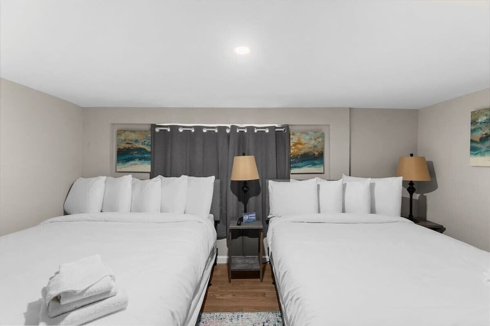 Broadmoor Bungalow - Both Units