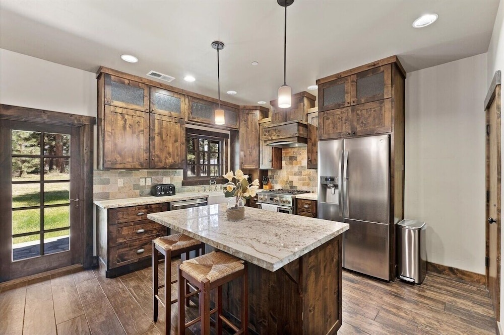 Cyh1012 - Hidden Cedar 5 Bedroom Home