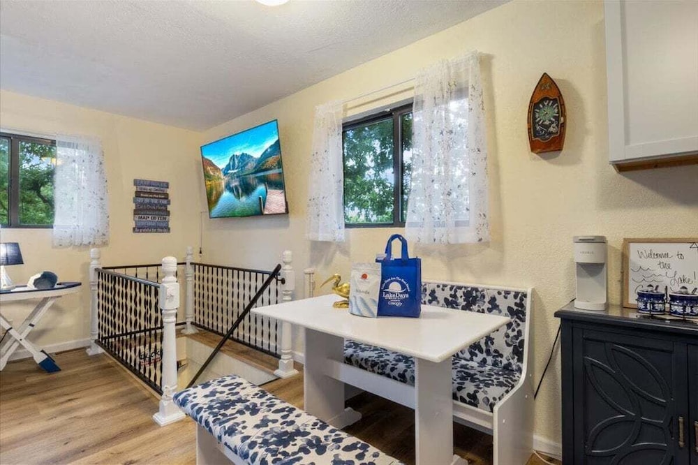 Lakefront Home, Private Dock + Kayaks,arcade Games, Pet Friendly