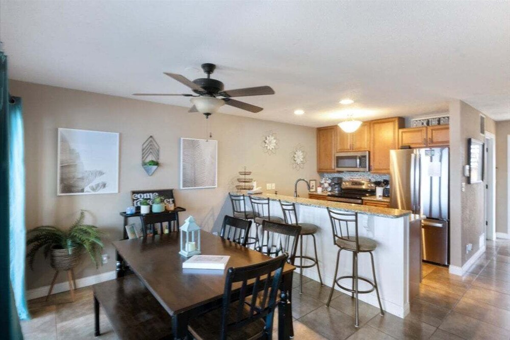 Spacious Family Friendly 3 Bed/3 Bath w/ Amazing Views, Lakeside Pool, & Boat Slip