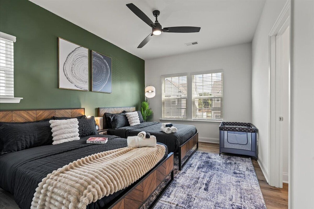 3BR Townhouse Mins to Uptown Charlotte