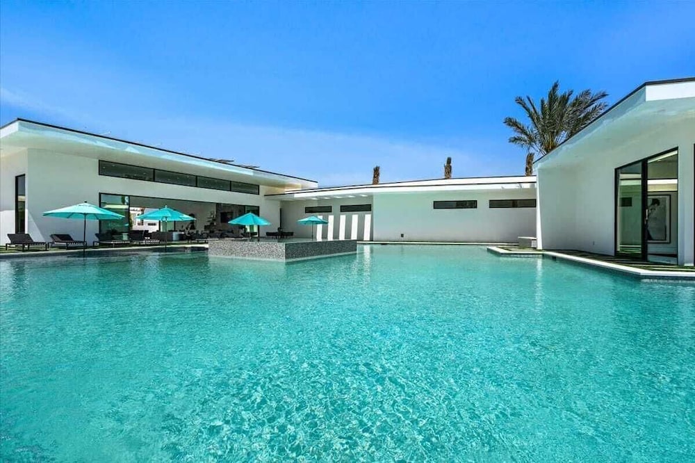 Sleeps 23 Luxury Villa w/ Pool, Hot Tub & Pickleball Court Bravo Villa 10