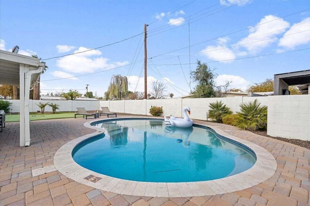 Fairway - Pool & Mini Golf - 5 Mins to Old Town