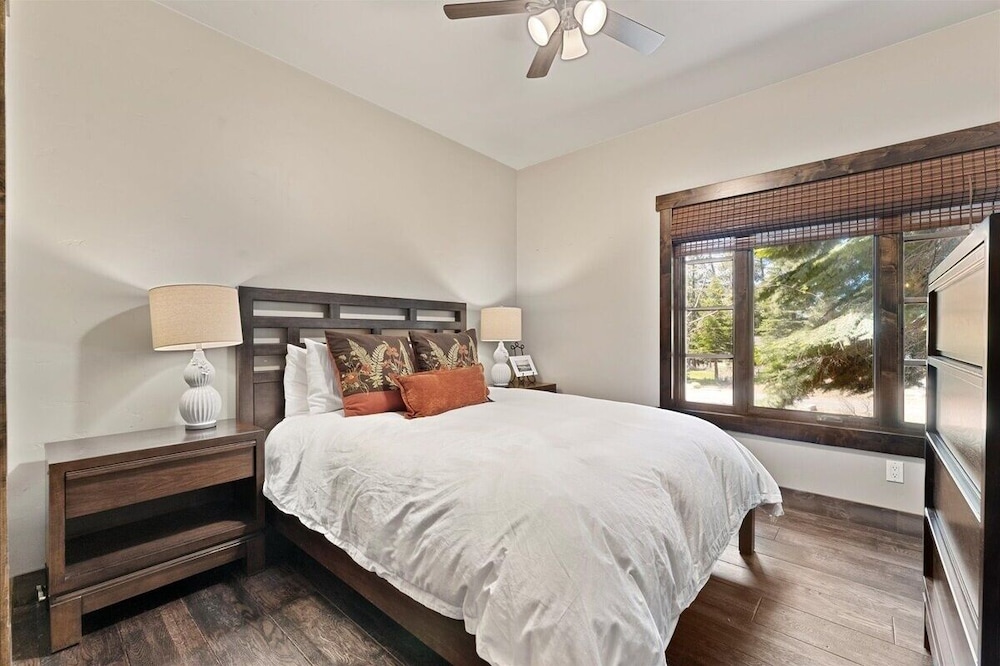 Cyh1012 - Hidden Cedar 5 Bedroom Home