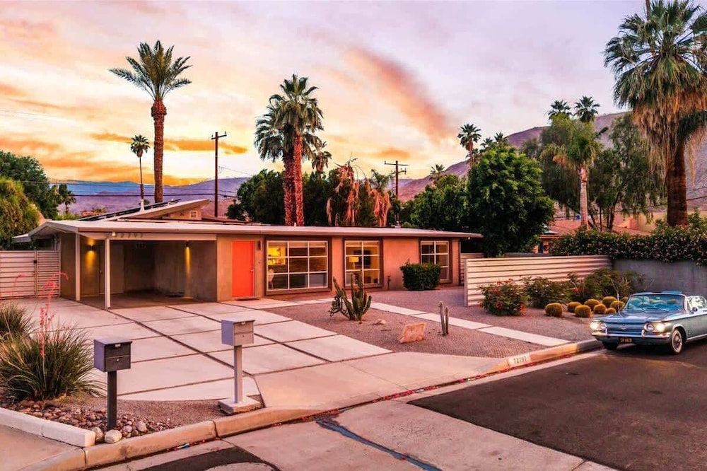 Modern Paradise at Sonora