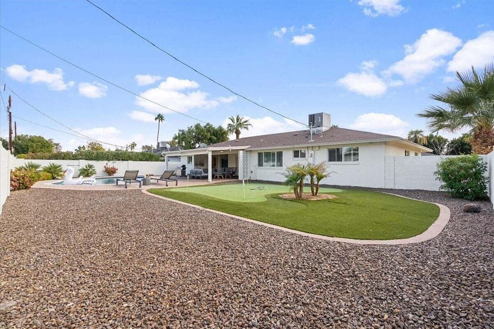 Fairway - Pool & Mini Golf - 5 Mins to Old Town