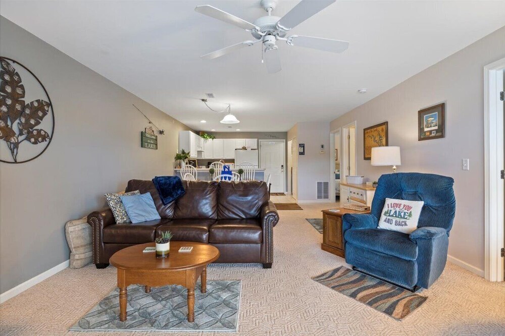 Relaxing Lakefront Condo w/ 2 Heated Pools, Boat Ramp & Slip, Near Golf & Parks