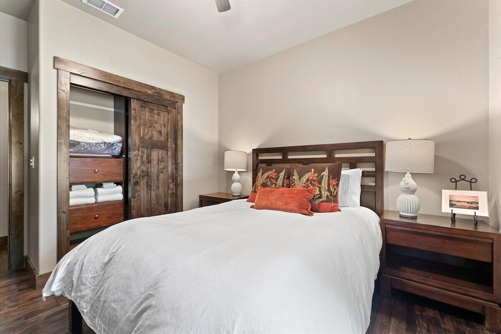 Cyh1012 - Hidden Cedar 5 Bedroom Home