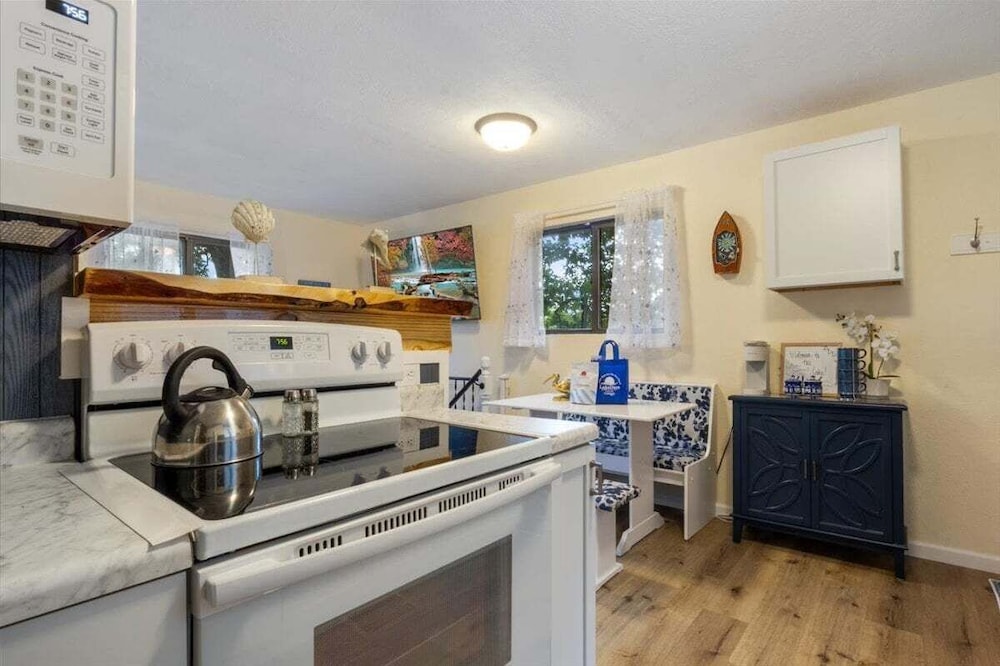Lakefront Home, Private Dock + Kayaks,arcade Games, Pet Friendly