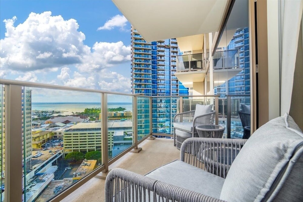 Sky Ala Moana 2307 1 Bedroom Condo by RedAwning view 3