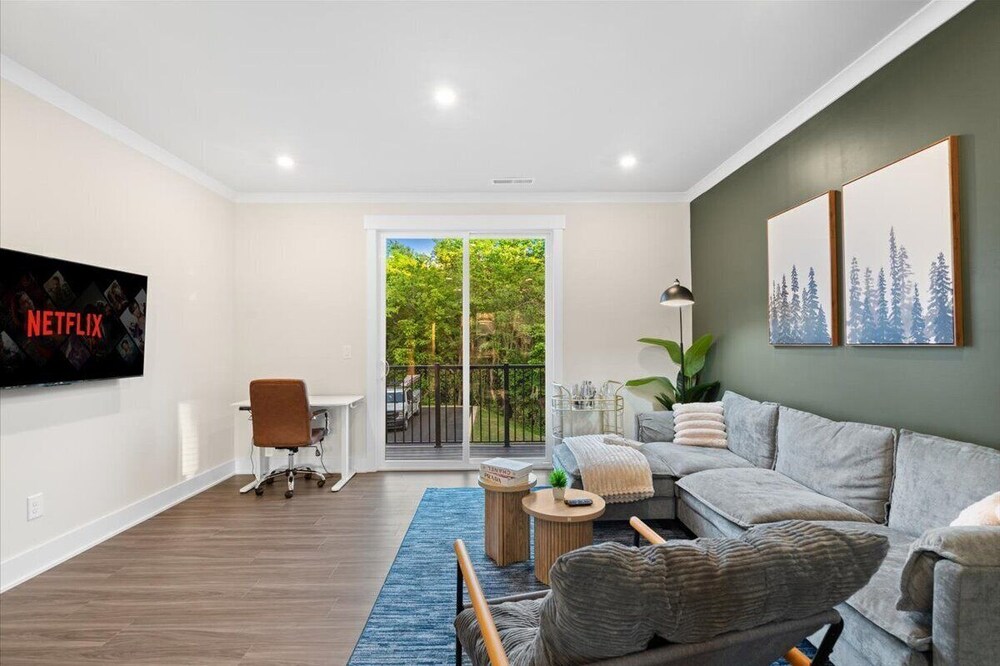 Luxe King 3BR Townhouse in Uptown CLT