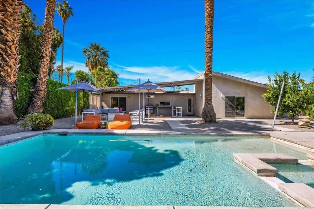 Modern Paradise at Sonora